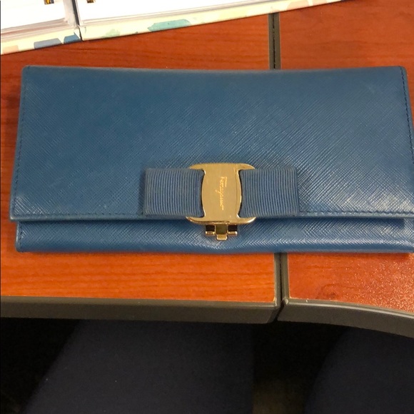 ❌❌❌SOLD❌❌❌Salvatore Ferragamo Blue wallet - Picture 2 of 8